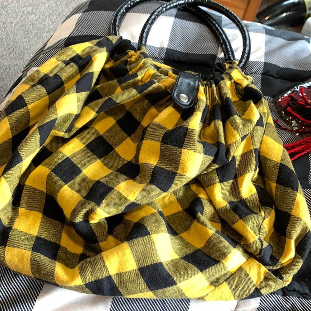 Yellow check round bag
